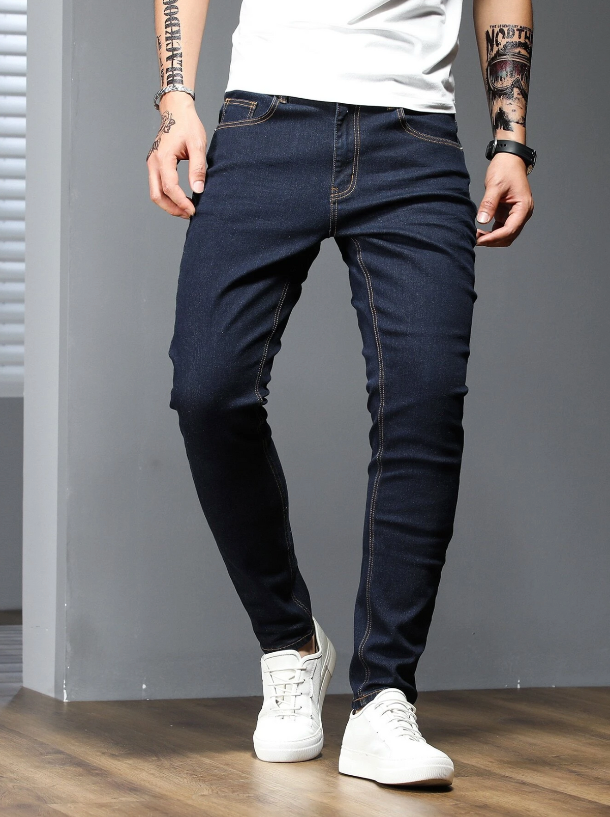 Jeans Ajustados Sólidos de Algodón para Hombre