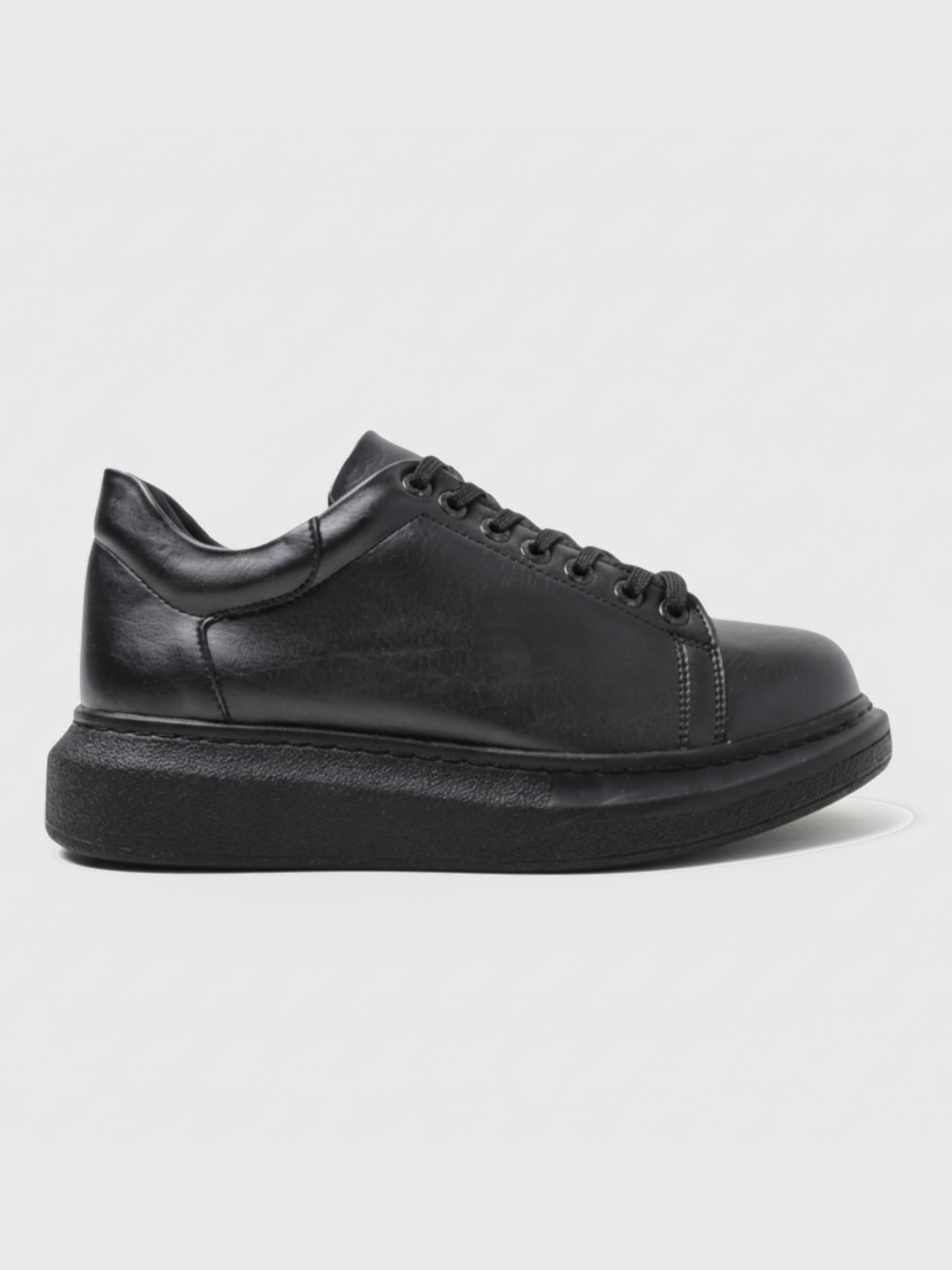 Pluto Onyx Black low-top casual sneaker in black by Apollo Moda